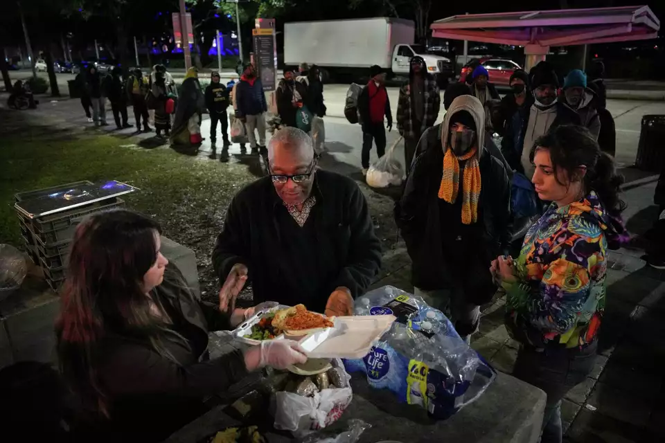 Thousands sign petition to legalize feeding homeless in Houston